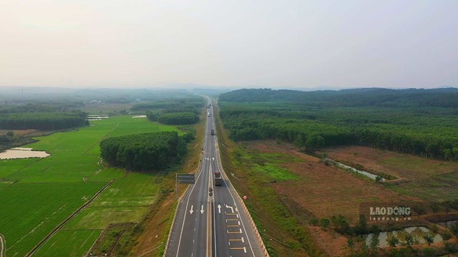 Huế không đồng ý, Cục Đường bộ vẫn cấm xe trên 30 chỗ vào cao tốc Cam Lộ - La Sơn