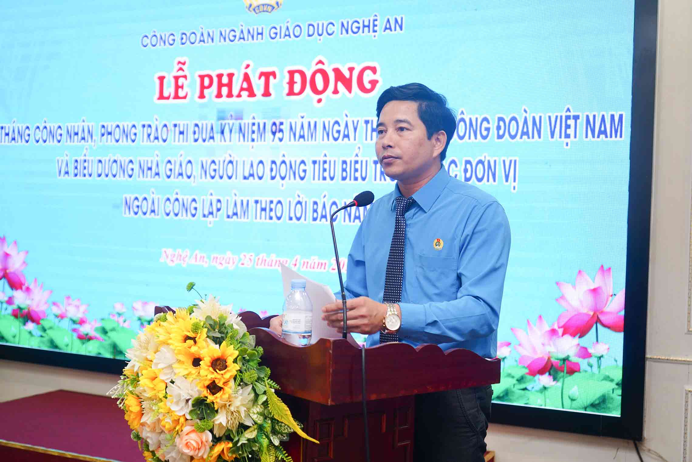 TS. Đặng Văn Hải - Chủ tịch Công đoàn ngành Giáo dục Nghệ An phát biểu tại lễ phát động. Ảnh: Duy Chương.