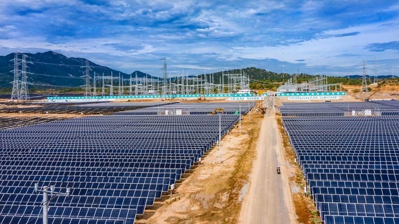 Tháo gỡ những khó khăn trong việc dừng huy động 172,12MW điện mặt trời của Trung Nam. Ảnh: Nguyễn Tuấn