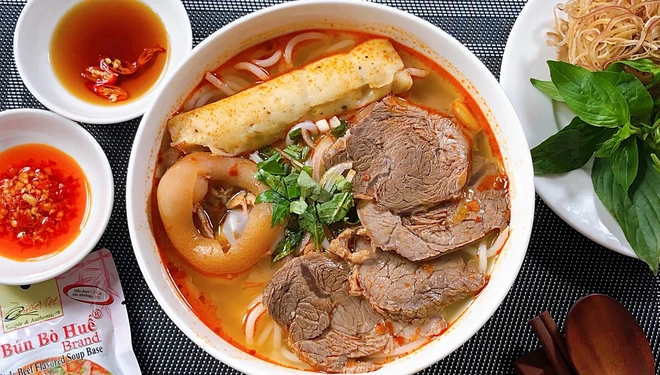 Món bún bò Huế