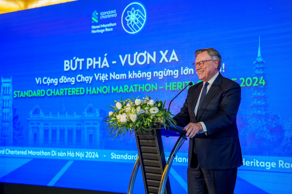 6.Ngài José Viñals phát biểu tại Standard Chartered Marathon Di sản Hà Nội 2024 - Sự kiện gặp gỡ giao lưu cùng Cộng đồng chạy Việt Nam