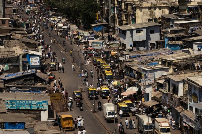 Dharavi, một trong những khu ổ chuột lớn nhất châu Á nằm trong trung tâm Mumbai - Thủ đô tài chính của Ấn Độ