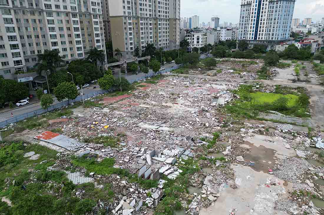 Trước đây, nhiều đơn vị đã thuê mặt bằng của dự án để làm nhà hàng, khu dịch vụ. Sau khi dư luận lên tiếng, quận Hà Đông đã yêu cầu các đơn vị thuê mặt bằng phải di dời khỏi dự án.