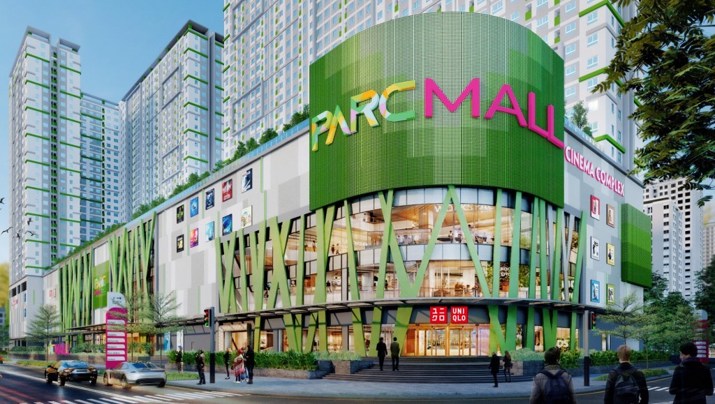 2. Cửa hàng UNIQLO Parc Mall, tọa lạc tại tầng 1 TTTM Parc Mall (Quận 8 - TPHCM), có diện tích sàn bán hàng lên tới 1100m2