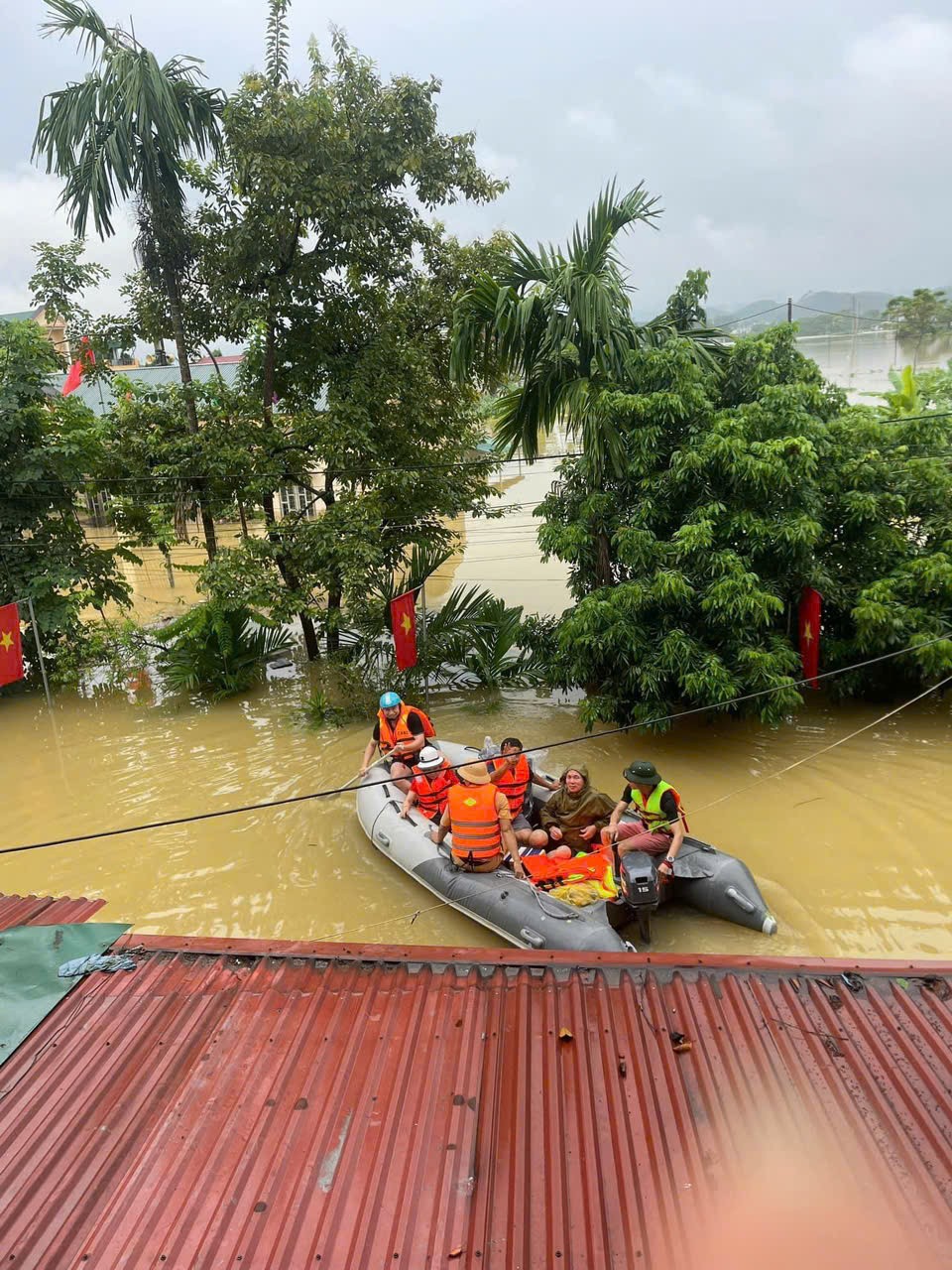 Công tác cứu hộ gặp rất nhiều khó khăn