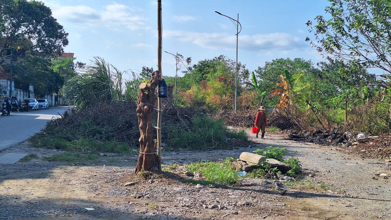 Tuyến đường 4 năm chưa hoàn thiện tại Gia Lâm (Hà Nội). Ảnh: Đền Phú