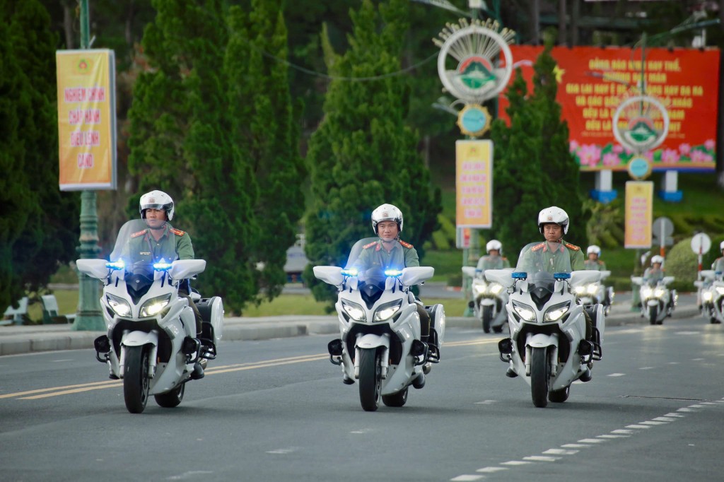 Đoàn mô tô Bộ Công an tập duyệt quanh hồ Xuân Hương (Ảnh CTV)