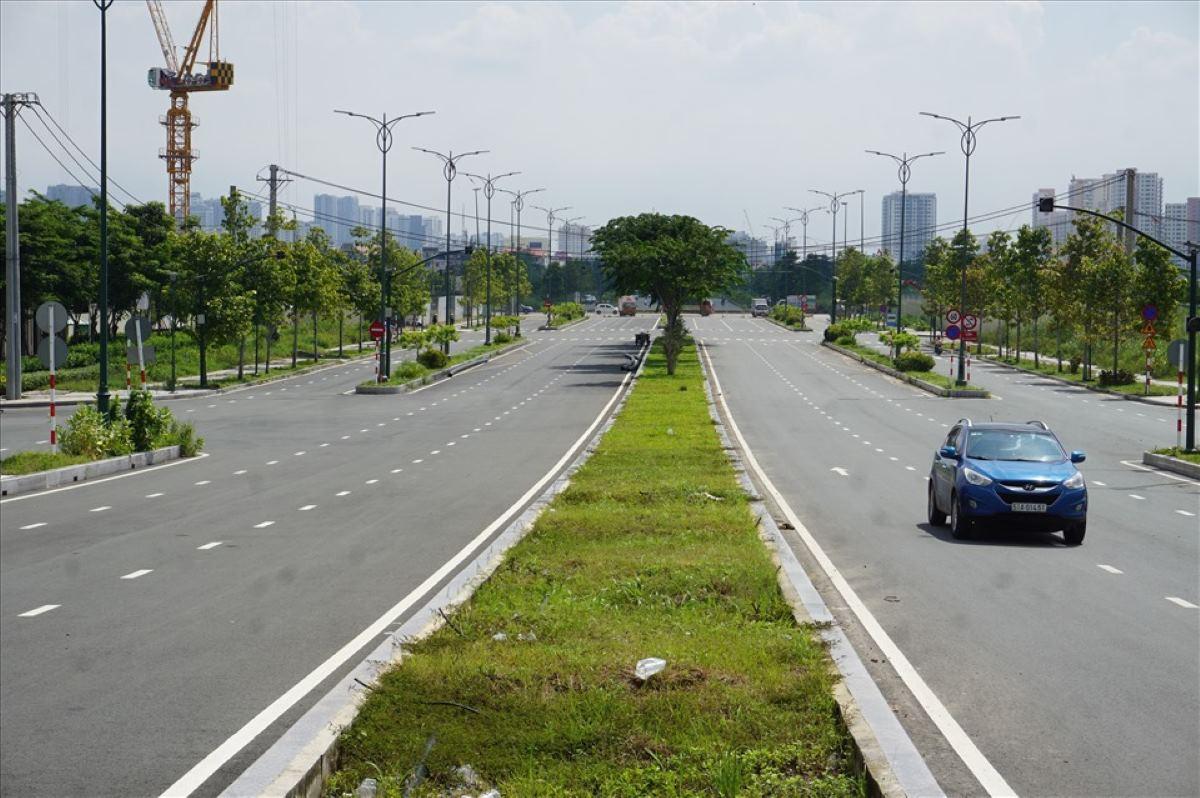 Một đoạn đường Trần Bạch Đằng trong Khu đô thị mới Thủ Thiêm hoàn thành.  Ảnh: Minh Quân
