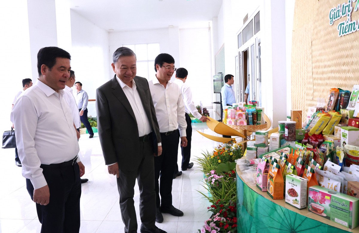 Tổng Bí thư Tô Lâm thăm và làm việc với tỉnh Đồng Tháp Tổng Bí thư Tô Lâm thăm và làm việc với tỉnh Đồng Tháp