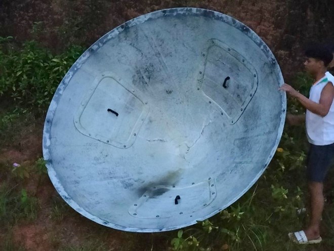 Thiết bị điện gió ở tua bin của Dự án Nhà máy điện gió Hướng Linh 2 rơi xuống phía sau nhà dân. Ảnh: Hàn Nguyên.