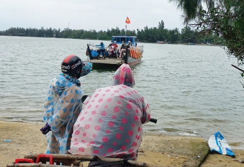 Xã đảo Tam Hải có dân số khoảng hơn 6.000 người, nhiều năm qua, người dân phải đi lại, giao thương với bên ngoài bằng phà. Ảnh: Lê Vũ