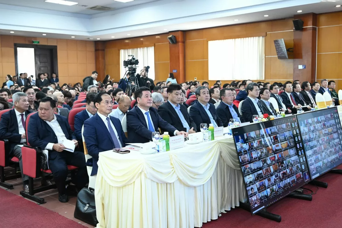Phó Thủ tướng, Bộ trưởng Bộ Ngoại giao Bùi Thanh Sơn; ông Vũ Hồng Thanh – Chủ nhiệm Ủy ban kinh tế của Quốc Hội; ông Ngô Đông Hải - Ủy viên Ban Chấp hành Trung ương Đảng Cộng sản Việt Nam khóa XIII, Phó Trưởng ban Tuyên giáo Trung ương; ông Đỗ Trọng Hưng - Phó Trưởng Ban Tổ chức Trung ương… Phó Thủ tướng, Bộ trưởng Bộ Ngoại giao Bùi Thanh Sơn; ông Vũ Hồng Thanh – Chủ nhiệm Ủy ban kinh tế của Quốc Hội; ông Ngô Đông Hải - Ủy viên Ban Chấp hành Trung ương Đảng Cộng sản Việt Nam khóa XIII, Phó Trưởng ban Tuyên giáo Trung ương; ông Đỗ Trọng Hưng - Phó Trưởng Ban Tổ chức Trung ương…