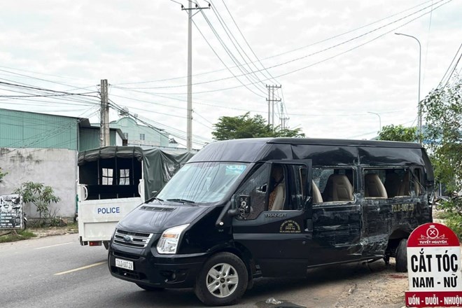 Tai nạn giữa xe tải và ôtô chở công nhân, 2 người tử vong