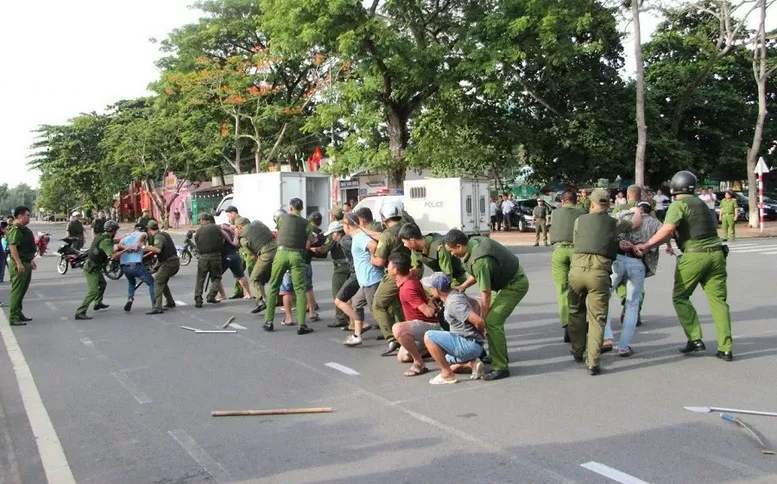 Công an nhân dân luôn hoàn thành xuất sắc nhiệm vụ là lực lượng chủ lực trong đấu tranh phòng chống tội phạm, bảo đảm an ninh trật tự Công an nhân dân luôn hoàn thành xuất sắc nhiệm vụ là lực lượng chủ lực trong đấu tranh phòng chống tội phạm, bảo đảm an ninh trật tự