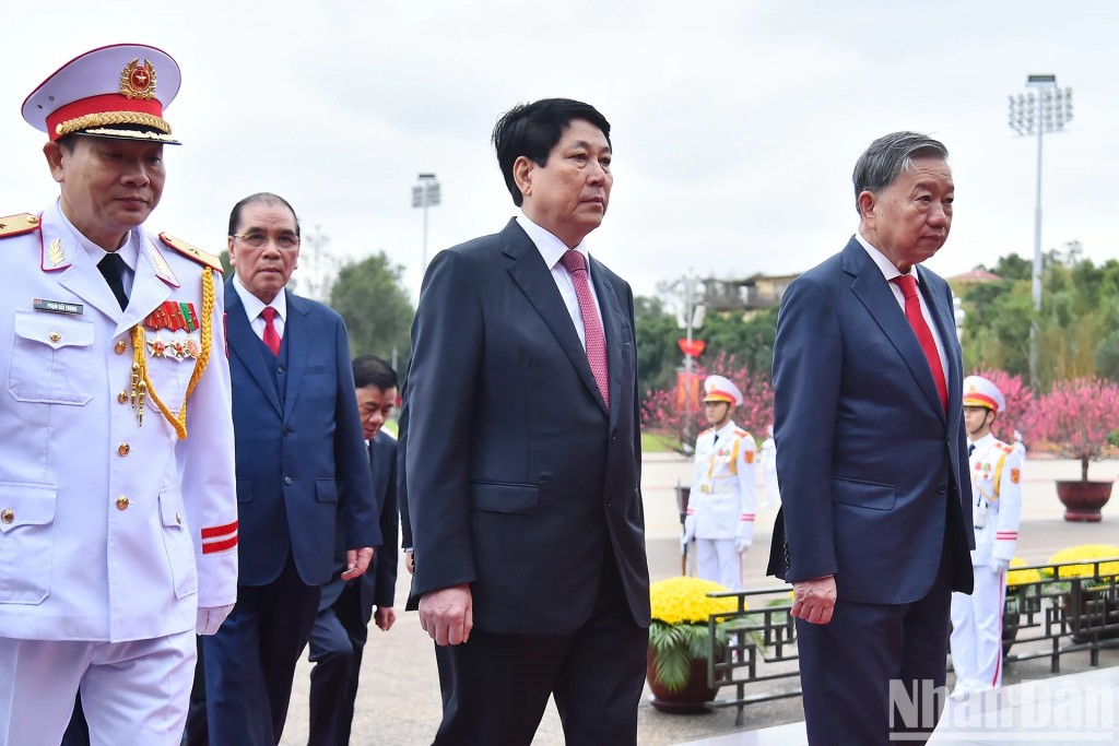 Các đồng chí lãnh đạo, nguyên lãnh đạo Đảng, Nhà nước vào Lăng viếng Chủ tịch Hồ Chí Minh