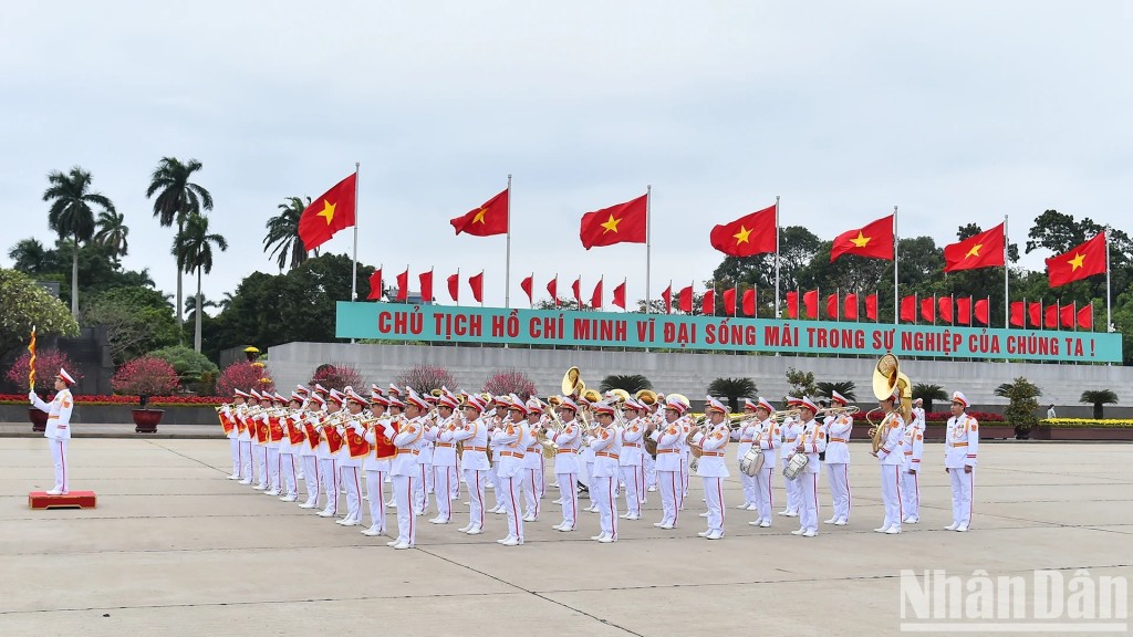 Các đồng chí lãnh đạo, nguyên lãnh đạo Đảng, Nhà nước vào Lăng viếng Chủ tịch Hồ Chí Minh