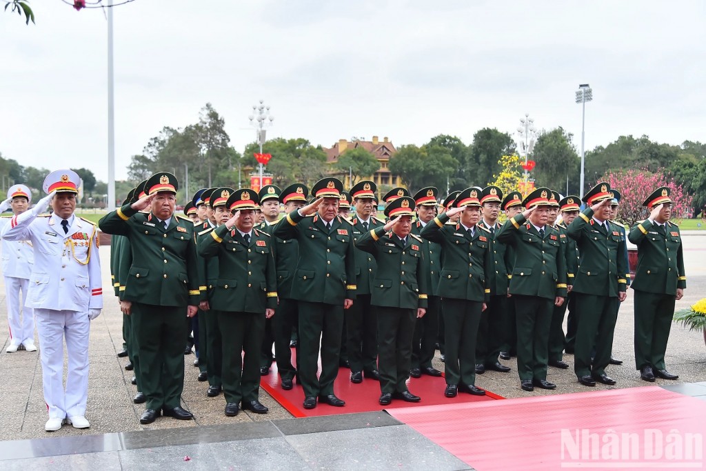 Các đồng chí lãnh đạo, nguyên lãnh đạo Đảng, Nhà nước vào Lăng viếng Chủ tịch Hồ Chí Minh