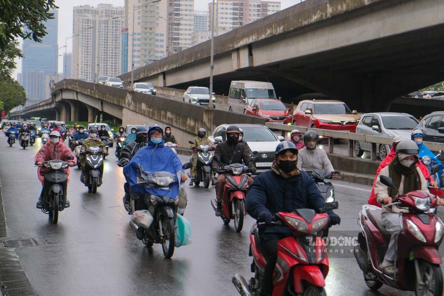 Theo Trung tâm Dự báo Khí tượng Thủy văn Quốc gia, hiện nay, không khí lạnh đã ảnh hưởng đến một số nơi ở vùng núi phía Bắc. Ngày 26.11, thời tiết Hà Nội nhiệt độ thấp nhất từ 10 - 12 độ C.