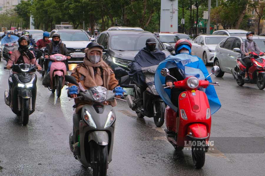 Các chuyên gia Khí tượng thủy văn nhận định, thời tiết Hà Nội và vùng lân cận có thể xảy ra đỉnh điểm rét đậm với nền nhiệt tối thiểu có thể xuống 10-11 độ trong đêm mùng 7 và sáng 8.2.