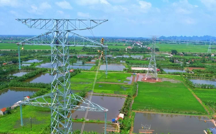 Toàn cảnh đường dây 500 kV Lào Cai - Vĩnh Yên