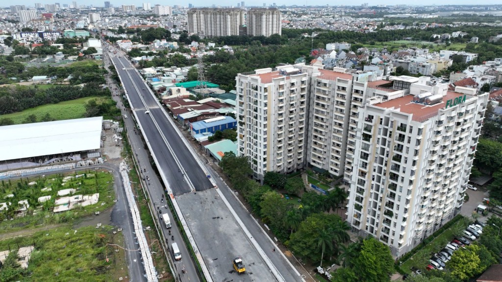 Theo Ban Quản lý đầu tư xây dựng các công trình giao thông TP Hồ Chí Minh (chủ đầu tư), mưa lớn kéo dài đã ảnh hưởng tiến độ dự án. Do đó, công trình sẽ thông xe vào ngày 23/9 thay vì ngày 15/9 như kế hoạch trước đó