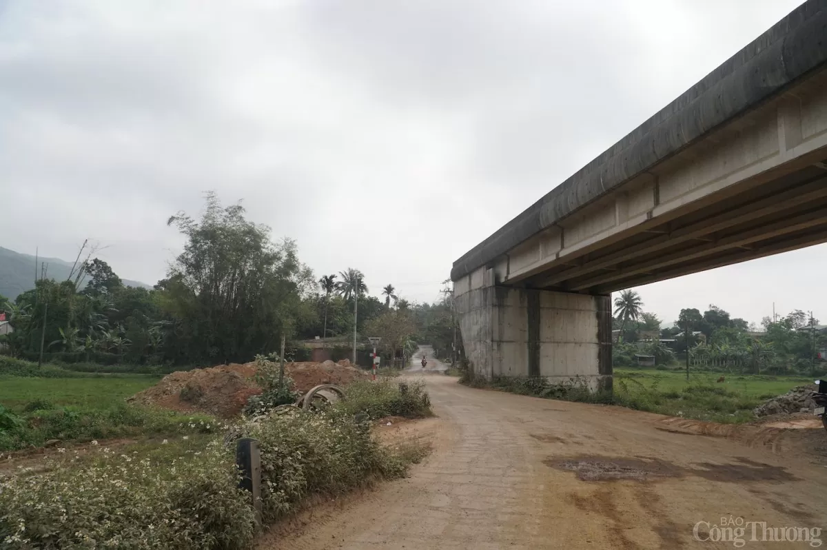 Khu vực tuyến đường gom nối vào cao tốc Hòa Liên - Túy Loan còn vướng một số hồ sơ giải phóng mặt bằng Khu vực tuyến đường gom nối vào cao tốc Hòa Liên - Túy Loan còn vướng một số hồ sơ giải phóng mặt bằng