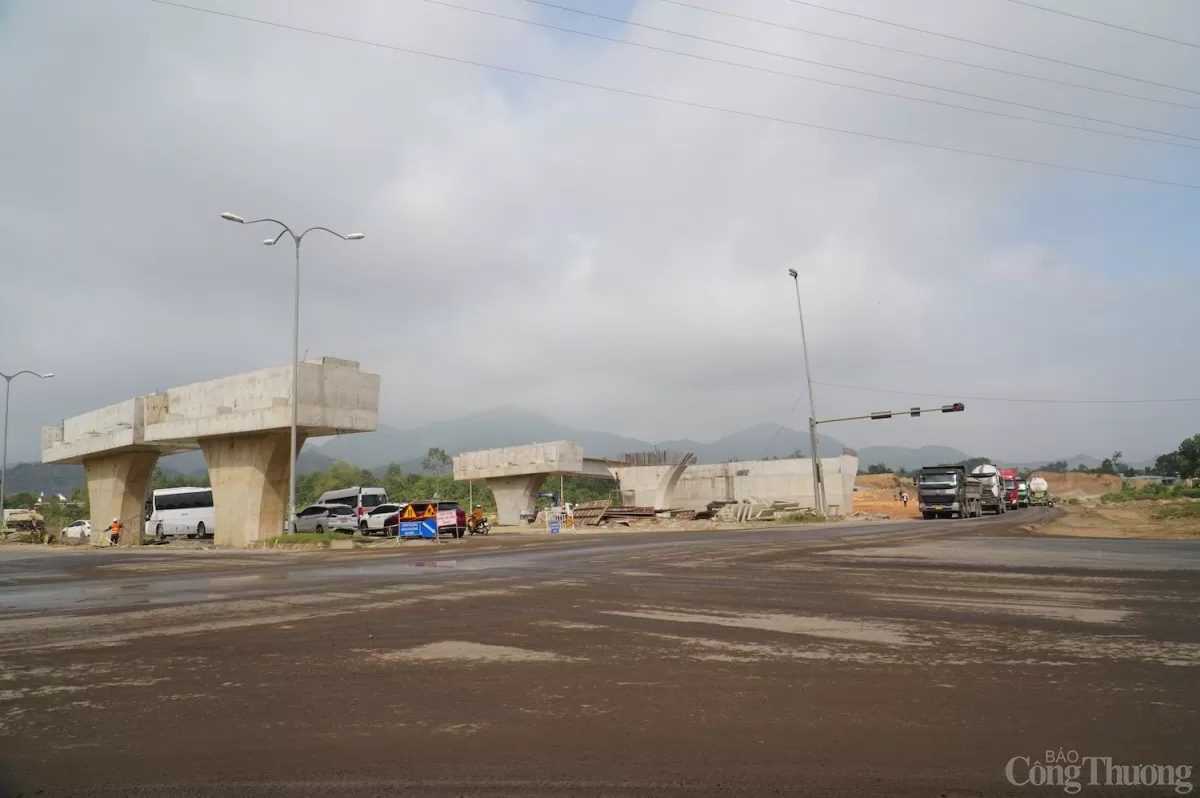 Nút giao cao tốc Hòa Liên - Túy Loan với đường Hoàng Văn Thái (Đà Nẵng) Nút giao cao tốc Hòa Liên - Túy Loan với đường Hoàng Văn Thái (Đà Nẵng)