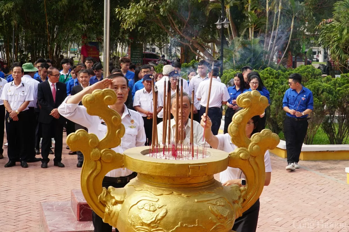 Sự kiện ngày 14/3/1988 gắn với các địa danh Cô lin, Gạc Ma, Len Đao mãi là dấu mốc bi tráng trong lịch sử bảo vệ chủ quyền Tổ quốc. Sự kiện ngày 14/3/1988 gắn với các địa danh Cô lin, Gạc Ma, Len Đao mãi là dấu mốc bi tráng trong lịch sử bảo vệ chủ quyền Tổ quốc.