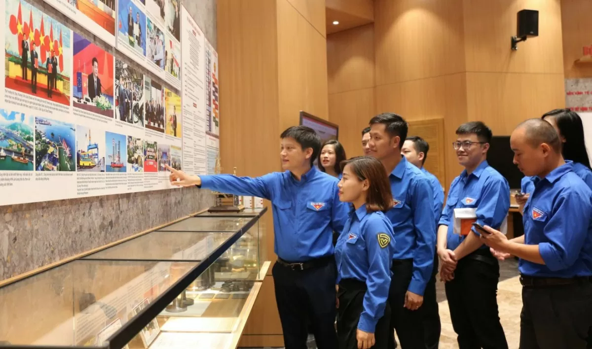 Đoàn Thanh niên Bộ Công Thương tổ chức sinh hoạt chính trị tại Phòng Truyền thống ngành Công Thương Đoàn Thanh niên Bộ Công Thương tổ chức sinh hoạt chính trị tại Phòng Truyền thống ngành Công Thương