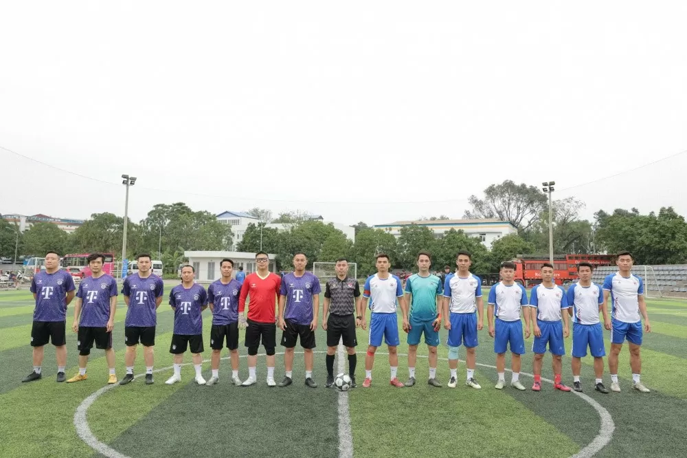 Đội bóng Đoàn Thanh niên Bộ Công Thương (bên trái, áo tím) tham gia Hội thao Thanh niên Chính phủ 2025 Đội bóng Đoàn Thanh niên Bộ Công Thương (bên trái, áo tím) tham gia Hội thao Thanh niên Chính phủ 2025