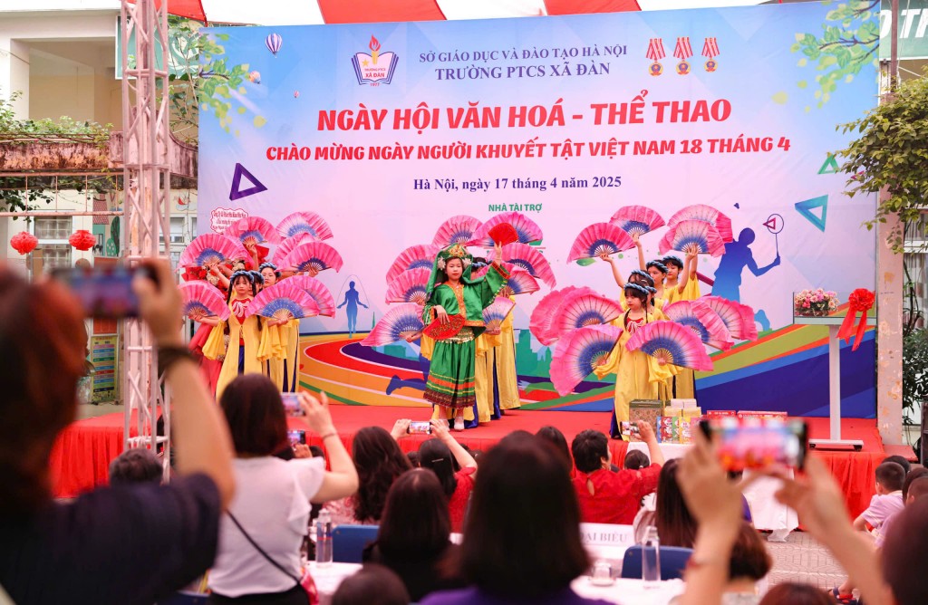 Sôi nổi ngày hội văn hoá thể thao của những học sinh đặc biệt