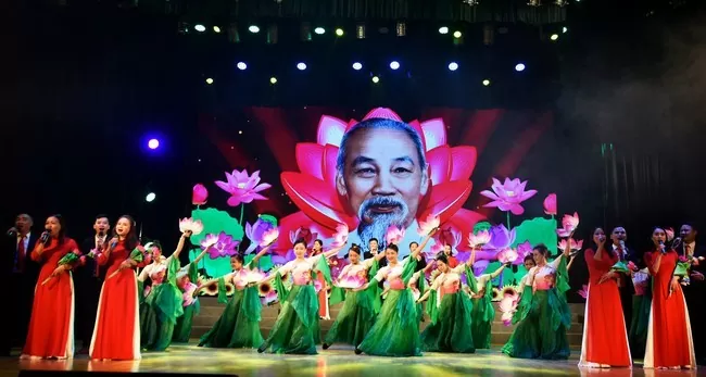 Tiếng hát Làng Sen - lời tri ân dâng Bác kính yêu Tiếng hát Làng Sen - lời tri ân dâng Bác kính yêu