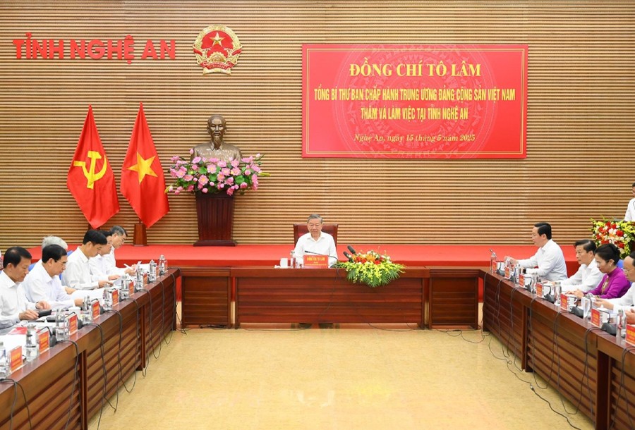 Quang cảnh cuộc làm việc. Ảnh: Thành Cường