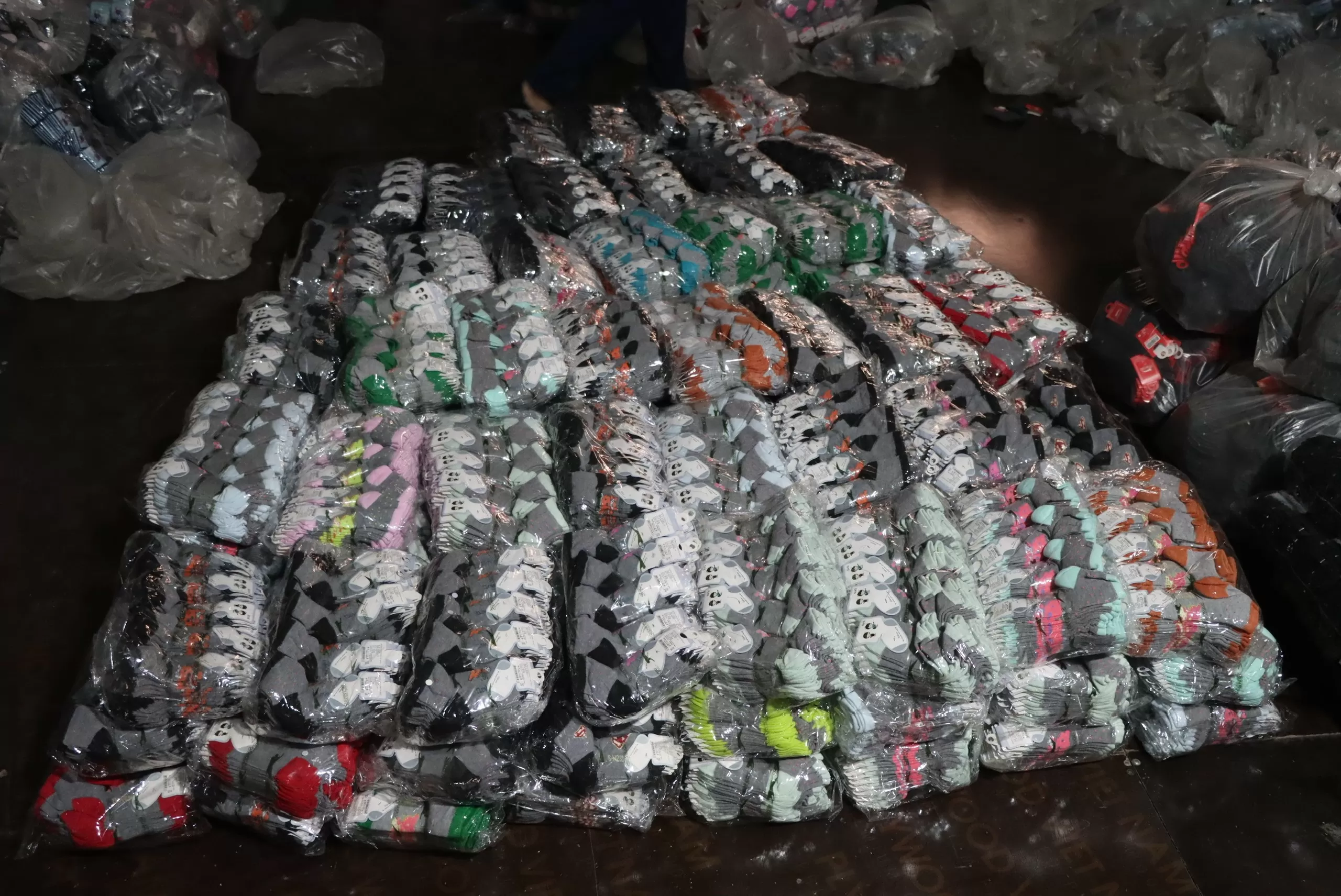 'Hàng hiệu' Hàn Quốc, Nhật Bản được làm giả tại La Phù 'Hàng hiệu' Hàn Quốc, Nhật Bản bị làm giả tại La Phù