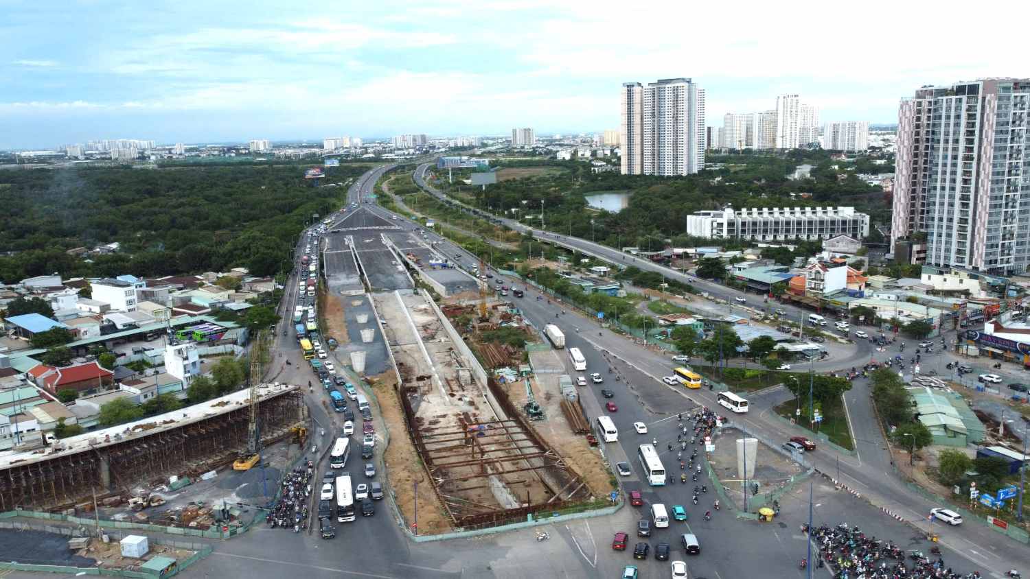 Đường dẫn cao tốc TPHCM - Long Thành gần nút giao An Phú. Ảnh: Anh Tú