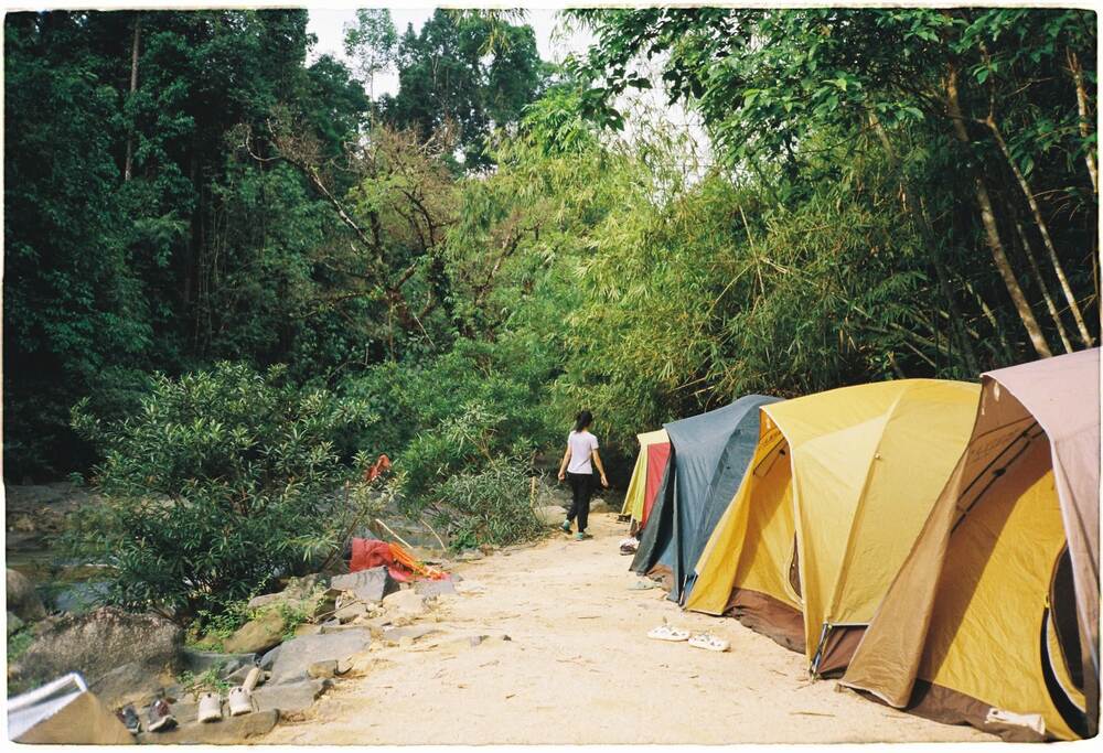 Dù được trải nghiệm gần gũi với thiên nhiên, Ngọc Bích vẫn cảm thấy khá bất tiện vì không có khu vực vệ sinh, đặc biệt đối với con gái hoặc những ai dễ đau bụng. Ảnh: NVCC