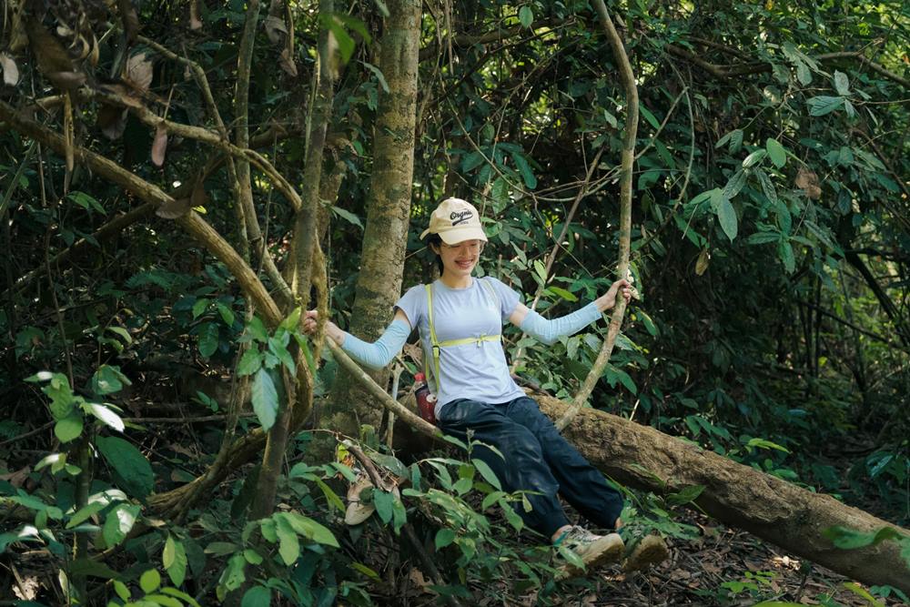 Chi phí cho chuyến đi hết khoảng 2,4 triệu/người. Trong đó, giá tour khoảng 1,7 triệu/người, gồm ăn 1 bữa sáng, 2 bữa trưa, đồ nướng buổi tối và toàn bộ dịch vụ ở khu cắm trại. Nếu đi trên 10 người, du khách sẽ được nhận ưu đãi giảm giá.