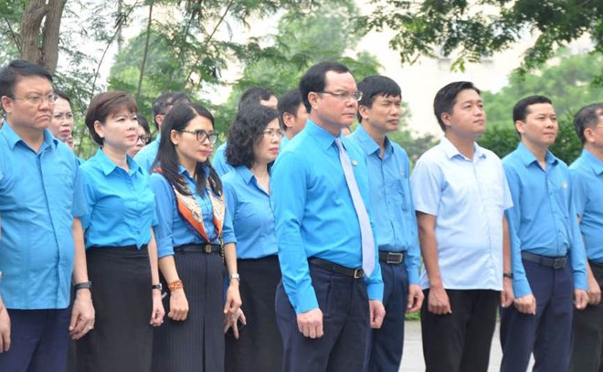 Lãnh đạo Tổng LĐLĐVN dâng hương tưởng niệm đồng chí Hoàng Quốc Việt