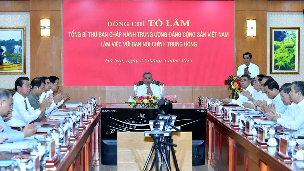 Tổng Bí thư Tô Lâm: Xây dựng văn hóa tiết kiệm, chống lãng phí trở thành “tự giác”, “tự nguyện”*