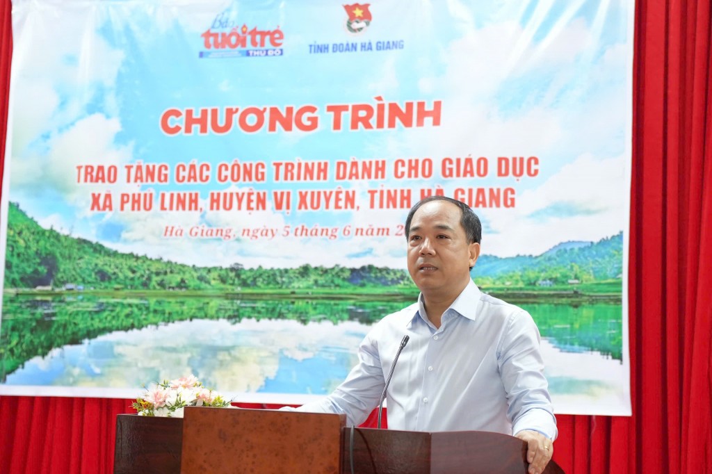 Báo Tuổi trẻ Thủ đô trao tặng các công trình dành cho giáo dục tại Hà Giang