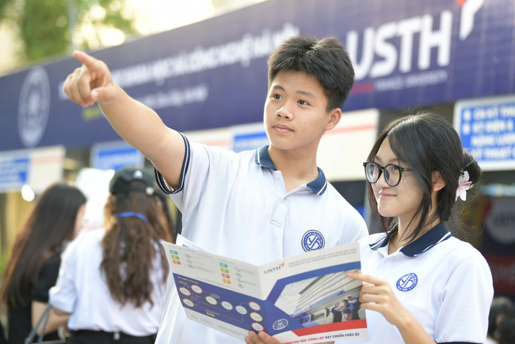 Bộ GD&ĐT yêu cầu các trường đại học rà soát việc bỏ tổ hợp C00