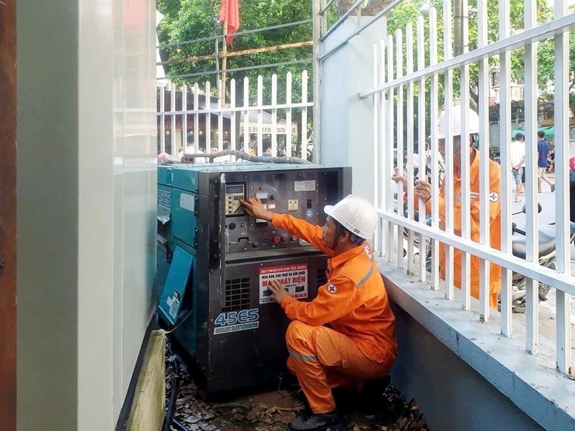 Bố trí máy phát điện dự phòng tại các điểm thi. Ảnh: Ngọc Huyền