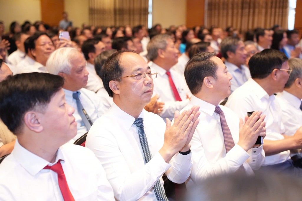 Công bố các quyết định công tác cán bộ của Mặt trận Hà Nội Công bố các quyết định công tác cán bộ của Mặt trận Hà Nội