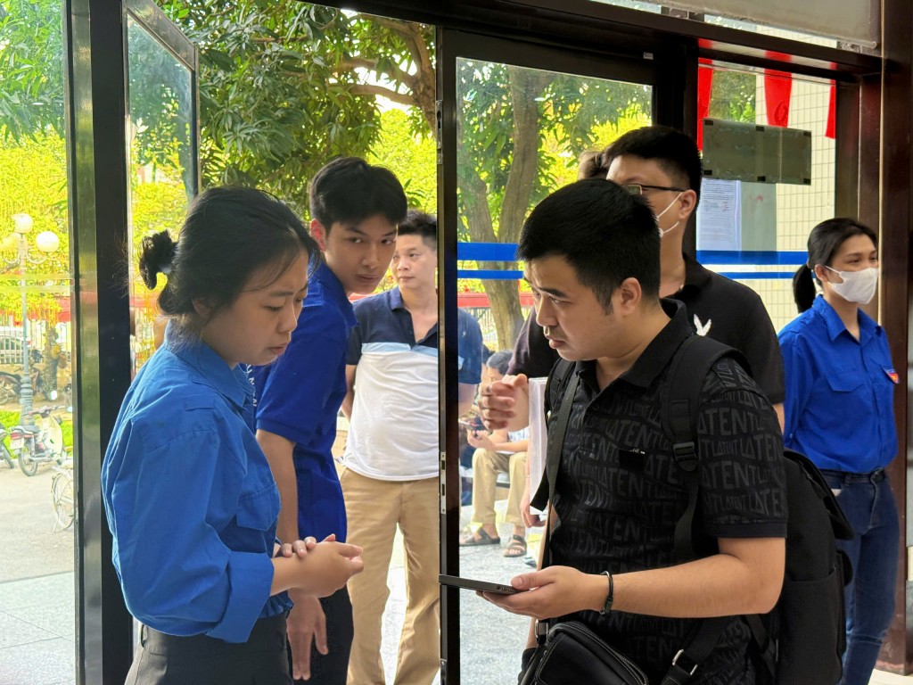 Hạnh phúc khi thấy nụ cười và sự hài lòng của Nhân dân