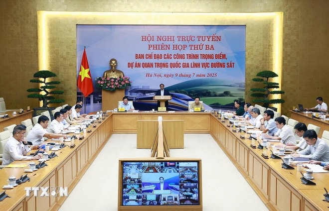 Thủ tướng Phạm Minh Chính chủ trì Phiên họp thứ ba của Ban Chỉ đạo các công trình trọng điểm, dự án quan trọng quốc gia lĩnh vực đường sắt. (Ảnh: Dương Giang/TTXVN) ttxvn-0907-thu-tuong-5.jpg
