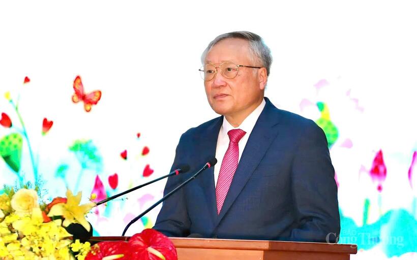 Phó Thủ tướng Thường trực Chính phủ Nguyễn Hoà Bình