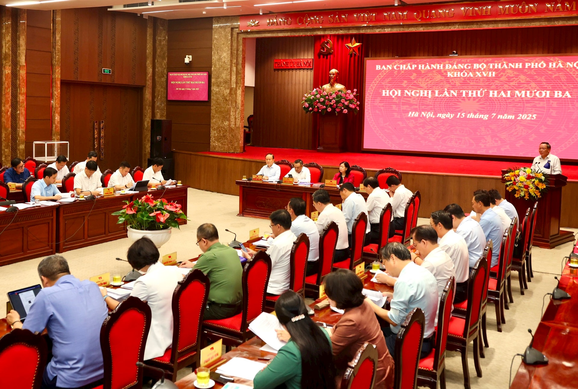 Hội nghị lần thứ 23 Ban Chấp hành Đảng bộ thành phố Hà Nội diễn ra sáng 15-7. Ảnh: Viết Thành