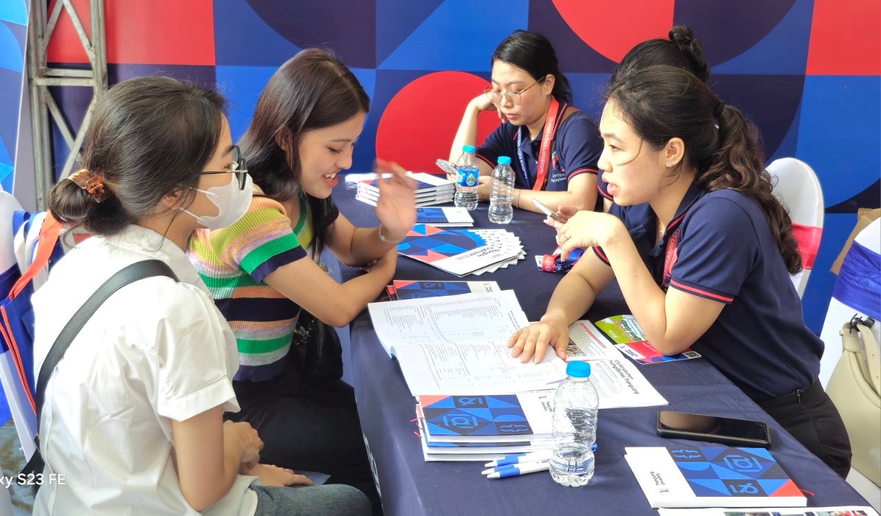 Tất cả thí sinh phải đăng ký xét tuyển đại học lên hệ thống hỗ trợ tuyển sinh chung của Bộ Giáo dục và Đào tạo. Ảnh: Lê Nguyễn