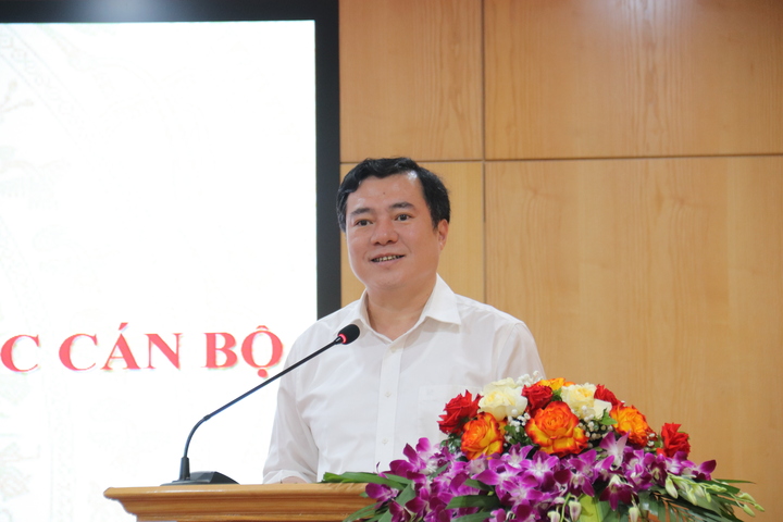 Đồng chí Nguyễn Sinh Nhật Tân, Phó Bí thư Thường trực Đảng ủy Bộ, Thứ trưởng Bộ Công Thương phát biểu chỉ đạo hội nghị. Ảnh: Thanh Tuấn