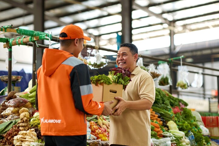 Việc rút ngắn thời gian vận chuyển sẽ tạo thêm lợi thế cạnh tranh cho nông sản. Ảnh: Minh Khuê.